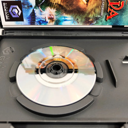 Chronicles of Narnia: Lion Witch & the Wardrobe [Player's Choice] Nintendo GameCube - Game case with close up view of scratch free game disc surface, good condition
