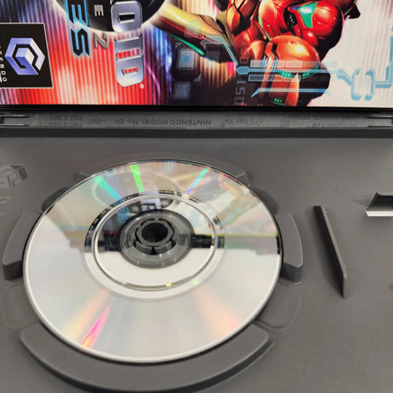 Metroid Prime 2 Echoes Nintendo GameCube Very Good - Open game case with close up view of scratch free game disc surface