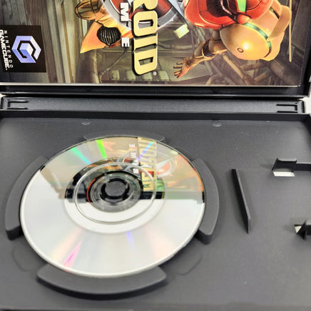 Metroid Prime - Nintendo GameCube - Game case with close up view of scratch free game disc surface