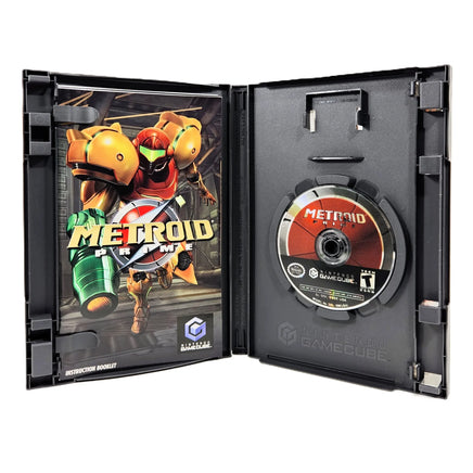 Metroid Prime Nintendo GameCube Very Good - View of open case displaying game disc and instruction manual neatly arranged