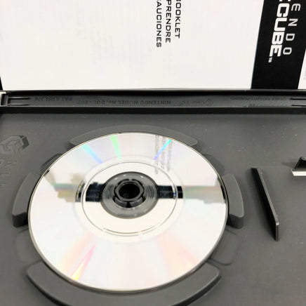 Pokémon Colosseum - Nintendo GameCube - Game case with close up view of scratch free game disc surface